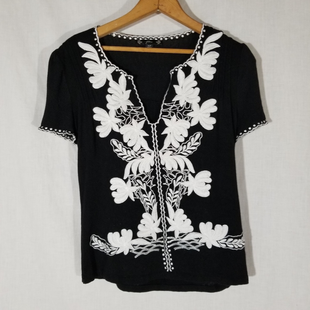 Filtre womens blouse black with white embroidery